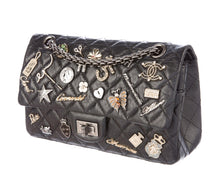 Cargar imagen en el visor de la galería, CHANEL Lucky Charms 225 FLAP BAG