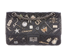 Cargar imagen en el visor de la galería, CHANEL Lucky Charms 225 FLAP BAG